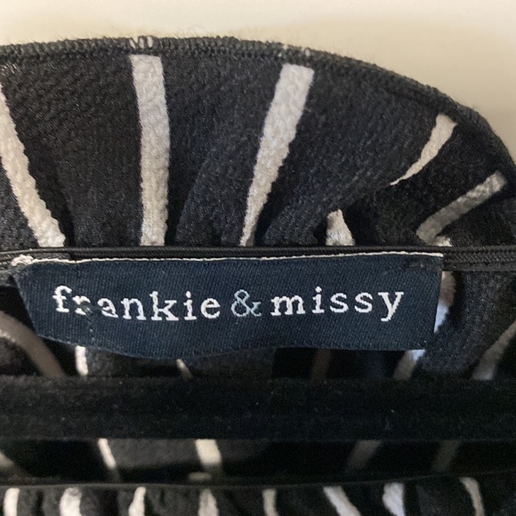 Off the shoulder cinched neckline and waist blouse - Picture 2 of 4